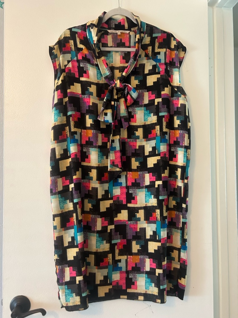 RACHEL Rachel Roy Black Geometric Bow-Tie Neck Sleeveless Top